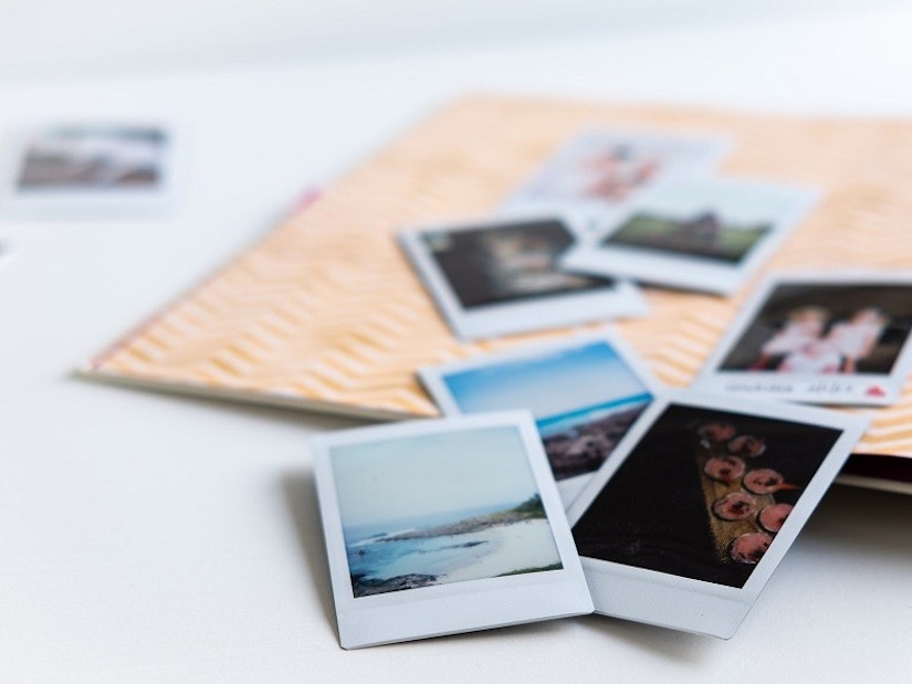 Polaroid-Fotos auf einem Album
