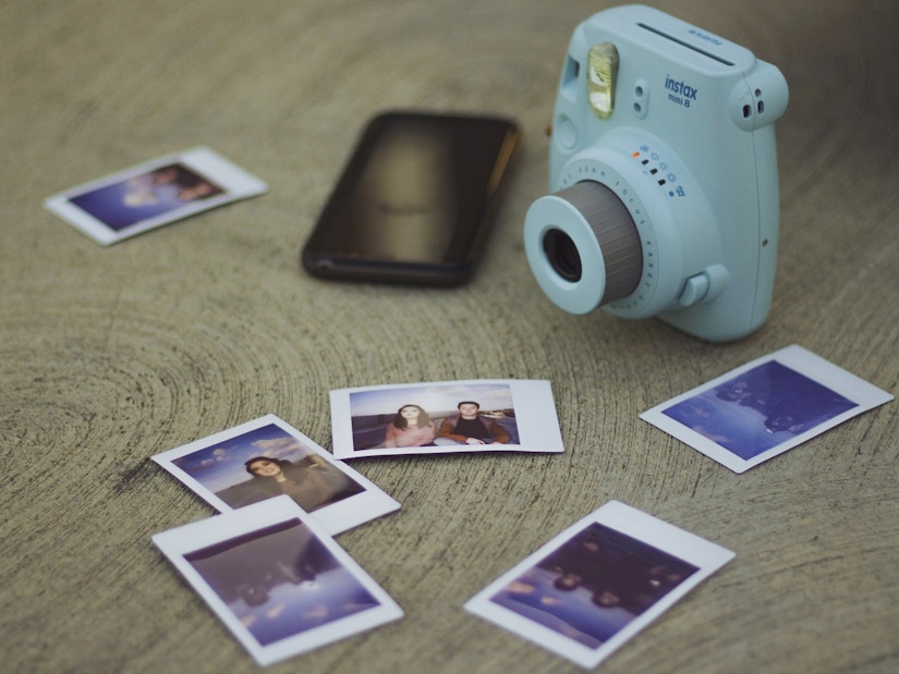 Fujifilm Instax Camera und gedruckte Fotos