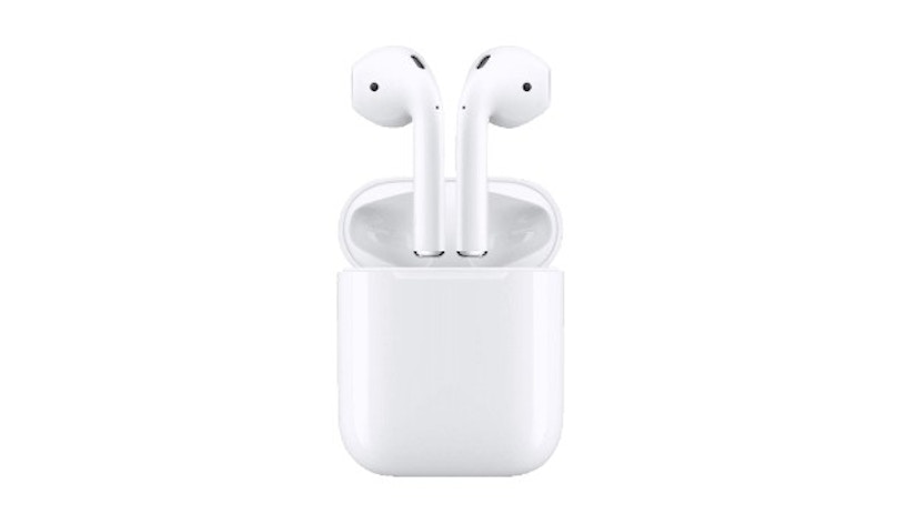 APPLE AirPods mit Ladecase auf weißem Hintergrund.