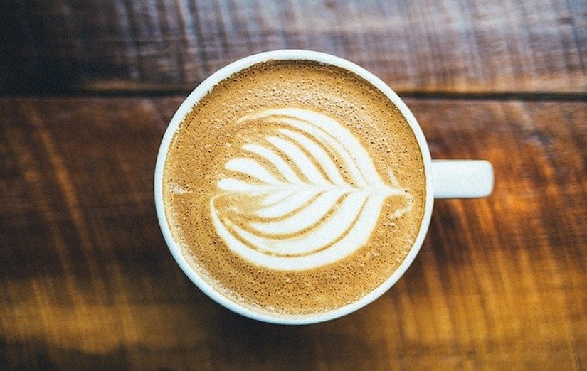 Cappuccino mit Milchschaum-Herz