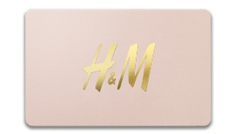 Rosa H&M Geschenkgutschein auf weißem Hintergrund